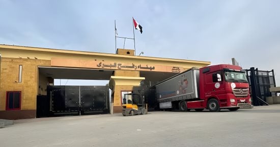 مصر تواصل فتح معبر رفح لتسهيل دخول المساعدات لقطاع غزة ومرور المصابين